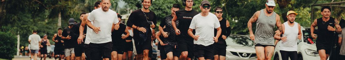 Fotos Running Domingo Y Perform Run Club by Sebastian Coto cover